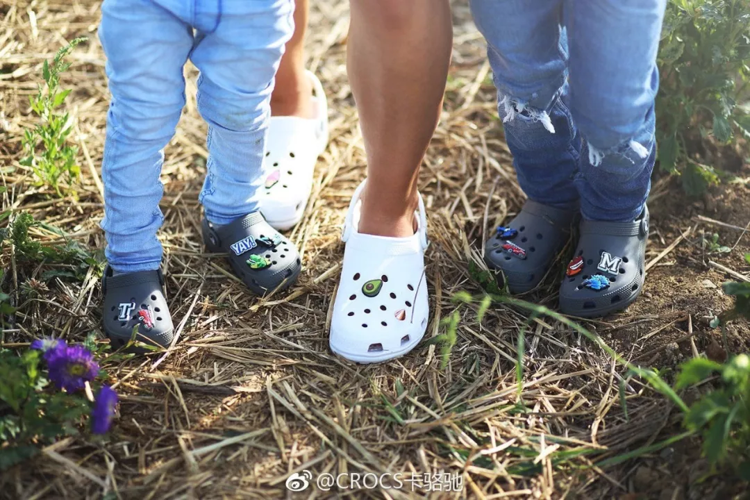 Crocs 洞洞鞋，一双总被嫌弃的“丑鞋”，如何红遍 40 个国家？