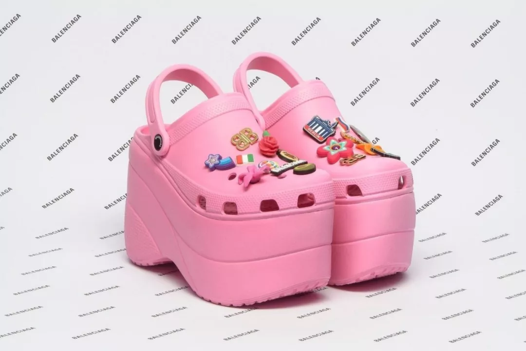 Crocs 洞洞鞋，一双总被嫌弃的“丑鞋”，如何红遍 40 个国家？